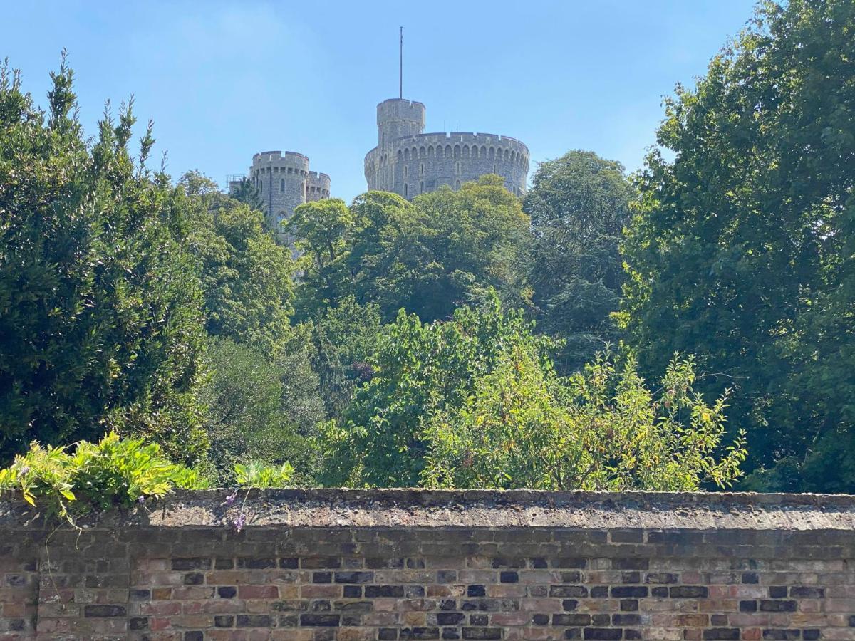 Letting Serviced Apartments - Guards View, Windsor Exterior photo