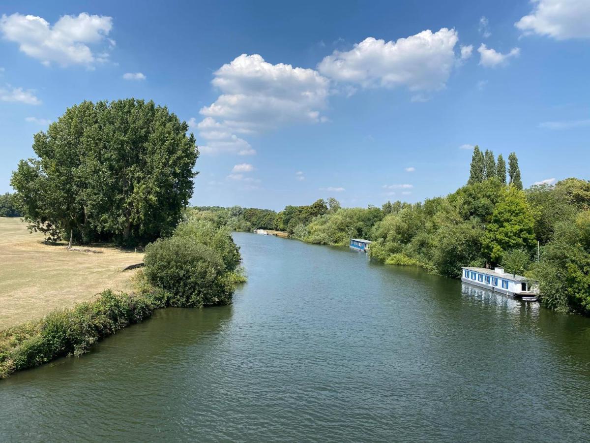 Letting Serviced Apartments - Guards View, Windsor Exterior photo