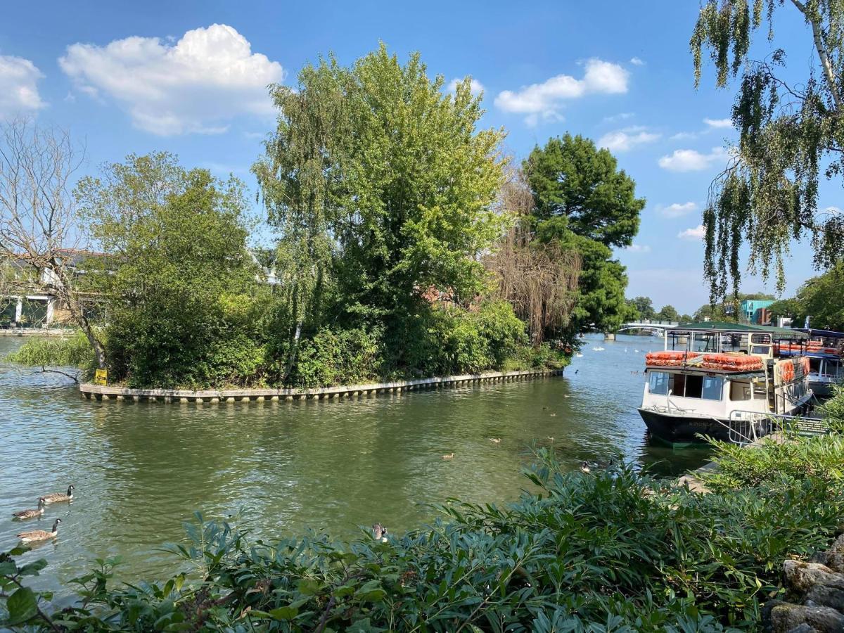Letting Serviced Apartments - Guards View, Windsor Exterior photo