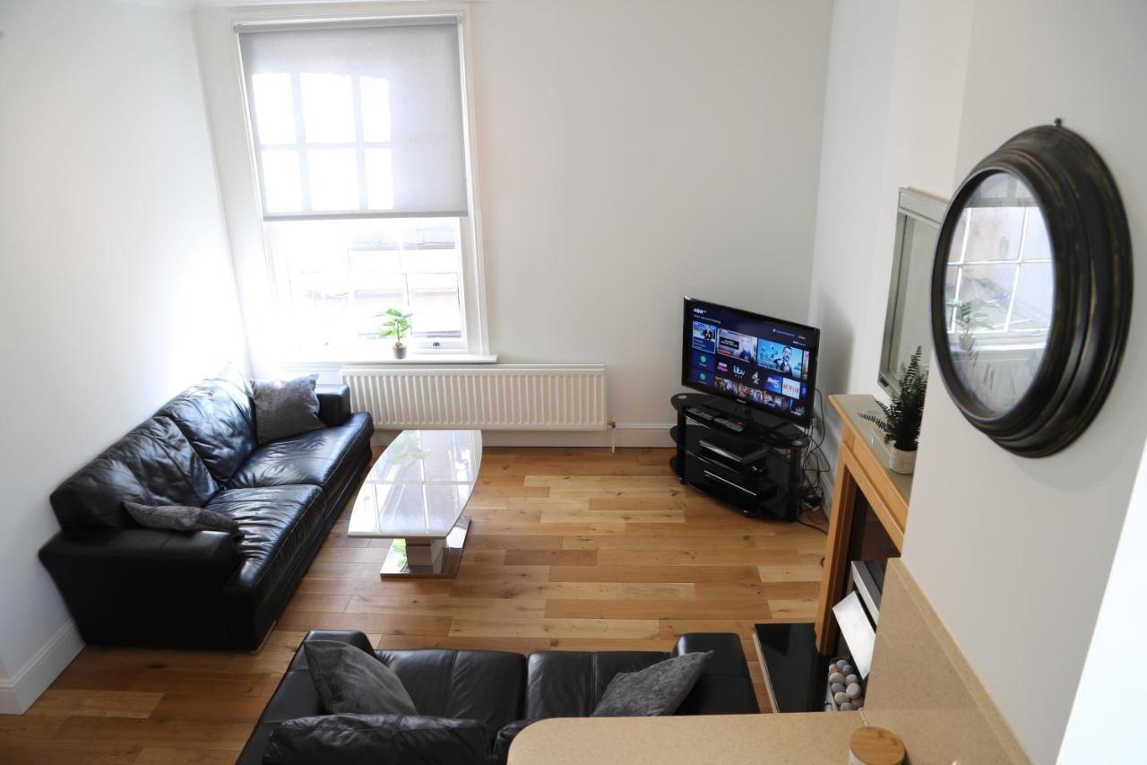 Letting Serviced Apartments - Guards View, Windsor Exterior photo