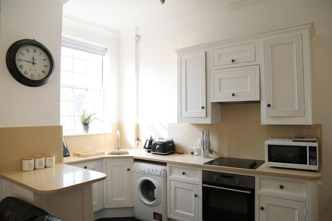 Letting Serviced Apartments - Guards View, Windsor Exterior photo