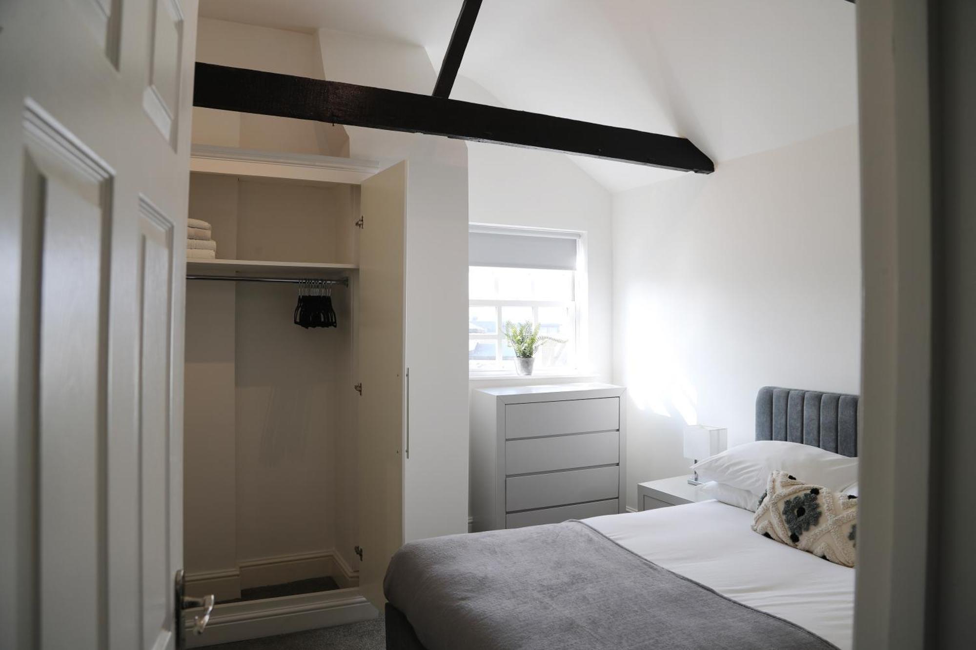 Letting Serviced Apartments - Guards View, Windsor Exterior photo