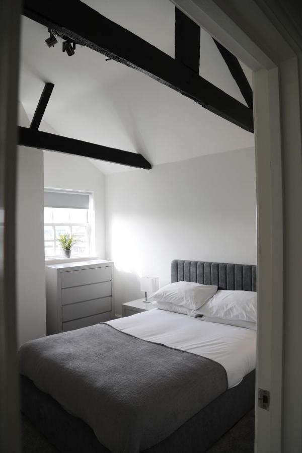 Letting Serviced Apartments - Guards View, Windsor Exterior photo