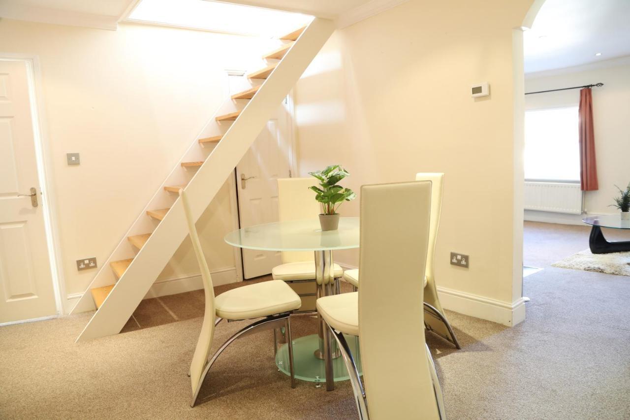 Letting Serviced Apartments - Guards View, Windsor Exterior photo