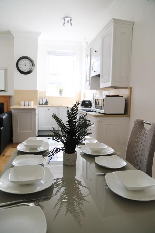 Letting Serviced Apartments - Guards View, Windsor Exterior photo