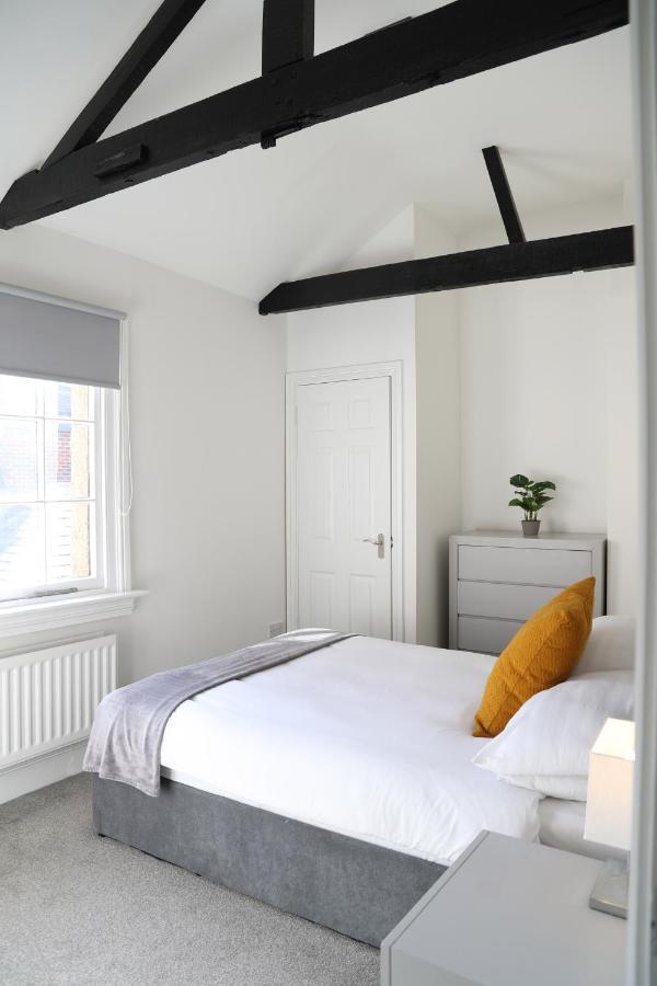 Letting Serviced Apartments - Guards View, Windsor Exterior photo