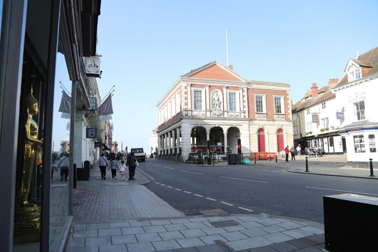Letting Serviced Apartments - Guards View, Windsor Exterior photo