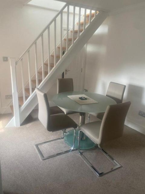 Letting Serviced Apartments - Guards View, Windsor Exterior photo